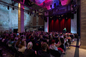 Voller Saal in der Erfurter Zentralheize